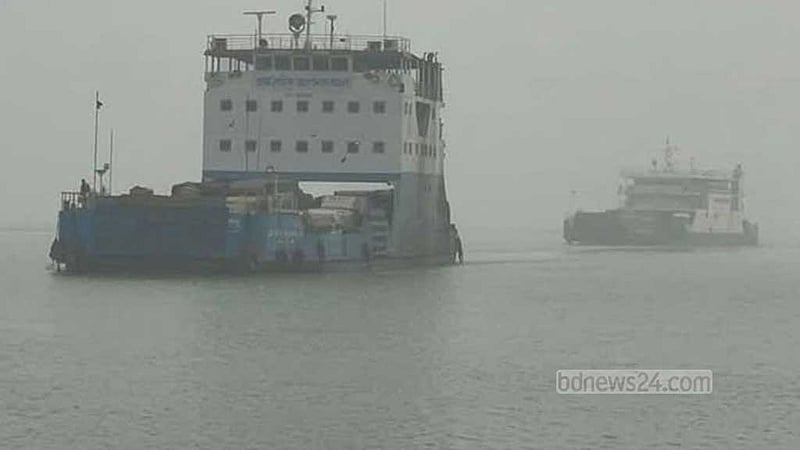 কুয়াশা কাটায় মানিকগঞ্জ থেকে ২ নৌপথে ফেরি চলাচল শুরু