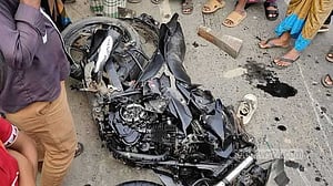 মানিকগঞ্জে ট্রাক-মোটরসাইকেল সংঘর্ষে তরুণ নিহত