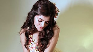 ইনস্টাগ্রামে ‘ফুল ফুটিয়েছেন’ মধুমিতা
