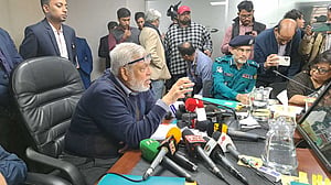 কাজকর্মে উন্নতি না হলে বিআরটিএ বিলুপ্তির হুঁশিয়ারি উপদেষ্টার
