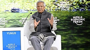 বিশ্বের শীর্ষ বিনিয়োগকারীদের বাংলাদেশে আসার আহ্বান প্রধান উপদেষ্টার