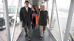 সুইজারল্যান্ড পৌঁছেছেন প্রধান উপদেষ্টা