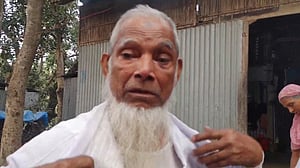 মুন্সীগঞ্জে ব্যাংক কর্মচারীকে হাতকড়া পরিয়ে তুলে নিয়ে ‘১৬ লাখ টাকা লুট’
