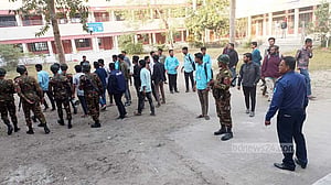 পরীক্ষা দিতে আসা ছাত্রলীগ কর্মীদের সঙ্গে সংঘর্ষ, আটক ৯