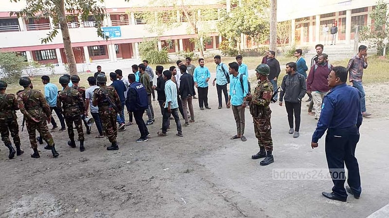 পরীক্ষা দিতে আসা ছাত্রলীগ কর্মীদের সঙ্গে সংঘর্ষ, আটক ৯