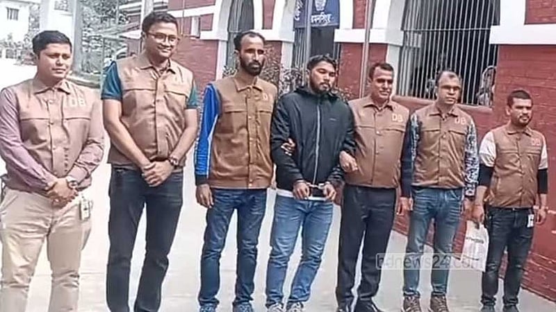 ময়মনসিংহে পিস্তলসহ ছাত্রদল নেতা গ্রেপ্তার, ‘ছিনিয়ে নেওয়ার চেষ্টা’