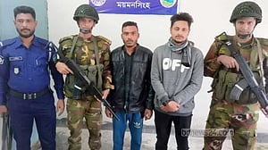 ময়মনসিংহে ভারতীয় চিনি ও জিরাসহ দুই ছাত্র সমন্বয়ক গ্রেপ্তার