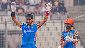 নাঈমের সেঞ্চুরিতে রংপুরকে হারিয়ে আশা জিইয়ে রাখল খুলনা