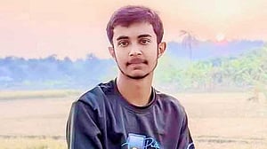 নাটোরে বর্ষবরণের সময় ছাদ থেকে পড়ে স্কুলছাত্রের মৃত্যু