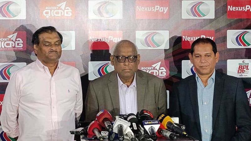 বিপিএলে পারিশ্রমিক সমস্যায় বিব্রত বিসিবি দায় দিচ্ছে ফ্র্যাঞ্চাইজিকে