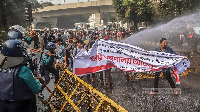 'আদিবাসী চিত্রকর্ম': হামলার প্রতিবাদে মিছিল 'ছত্রভঙ্গ' করল পুলিশ