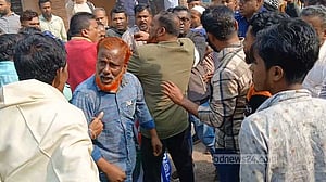 নেত্রকোণায় পরিবহনে চাঁদাবাজির বিরুদ্ধে মানববন্ধনে হামলা, আহত ৮