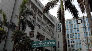 ই-পাসপোর্ট প্রস্তুত হলে প্রবাসীরাও পাবেন এসএমএস