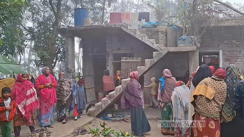 তালাক নিয়ে কলহের পর ক্ষমা চাইলেও রাতে স্ত্রীকে গলা কেটে হত্যা