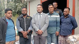 পিরোজপুরে ১২ টন পলিথিন জব্দ, ৩ লাখ টাকা জরিমানা