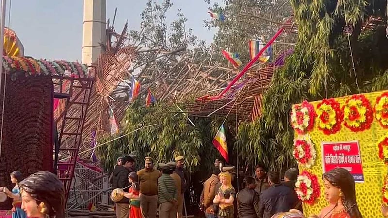 ভারতের উত্তর প্রদেশে ধর্মীয় অনুষ্ঠানের মঞ্চ ভেঙে নিহত ৭