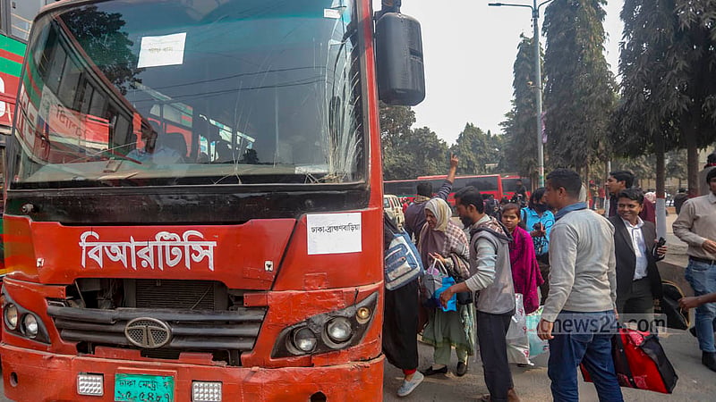ট্রেন বন্ধ: বিভিন্ন স্টেশন থেকে ছেড়েছে বিআরটিসির ২৯ বাস