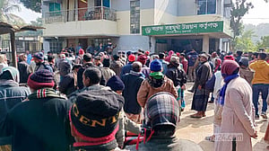 সুপারিশকৃতদের না নেওয়ায় বিএমডিএ কার্যালয়ে বিএনপির কর্মীদের ভাঙচুর
