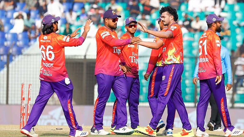 রাজশাহীতে আটকে গেল রংপুরের জয়রথ