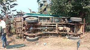 সাজেক যাওয়ার পথে চান্দের গাড়ি উল্টে আহত ৭
