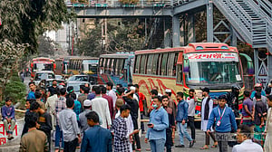 ফের সড়ক অবরোধে তিতুমীরের শিক্ষার্থীরা