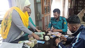 এস কে সুরের বাসায় মিলল ১৬ লাখ টাকা, সাড়ে চার কোটি টাকা সঞ্চয়ের নথি