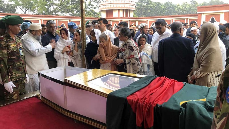 সেনাসদরে কেএম সফিউল্লাহকে শেষ বিদায়