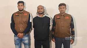 সাভারের ব্যবসায়ীকে তুলে নিয়ে গুলির ঘটনায় গ্রেপ্তার ১