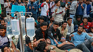 দাবি আদায়ে অনড় জবি শিক্ষার্থীরা