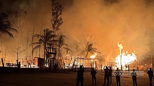 সেন্টমার্টিনে পুড়ে গেছে ৩ রিসোর্ট