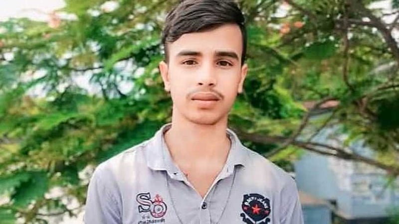 শেরপুরে কুয়াশায় বালুবাহী ট্রাক্টর ধানক্ষেতে,  প্রাণ গেল কিশোর চালকের