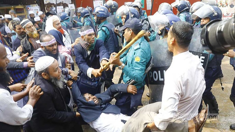 আন্দোলনকারীদের সরাতে লাঠিপেটা নয়, অনুরোধ করবে পুলিশ: ডিএমপি কমিশনার