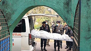 ২ বছর হিমাগারে থাকা দুই ভারতীয়ের মরদেহ সৎকার