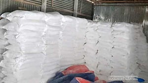 যৌথ বাহিনীর অভিযানে শেরপুরে ৪০০ বস্তা ‘ভেজাল’ সার জব্দ