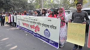 সচিবালয়ের সামনে ফের অবস্থান অব্যাহতি পাওয়া এসআইদের