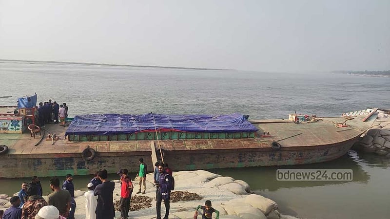 মুন্সীগঞ্জ থেকে লুট হওয়া ফার্নেস অয়েল সিরাজগঞ্জে উদ্ধার, গ্রেপ্তার ৫
