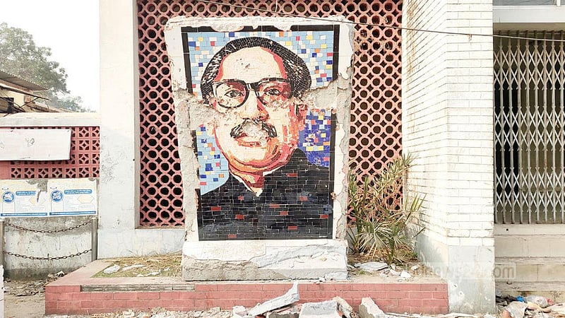 এবার রাতের আঁধারে ভাঙা হল ভুঞাপু‌রে বঙ্গবন্ধুর ম্যুরাল