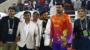 দুর্বার রাজশাহী: মাঠের বাইরে বিতর্ক, ভেতরে বিস্ময়