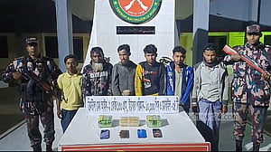 টেকনাফে কোটি টাকার মাদকসহ ৬ পাচারকারী আটক