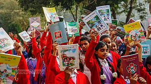 শিক্ষার্থীদের হাতে এক-চতুর্থাংশ বই, বাকিগুলো জানুয়ারির মধ্যেই