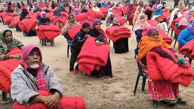 মাত্র ৫ টাকায় লেপ পেল দরিদ্ররা