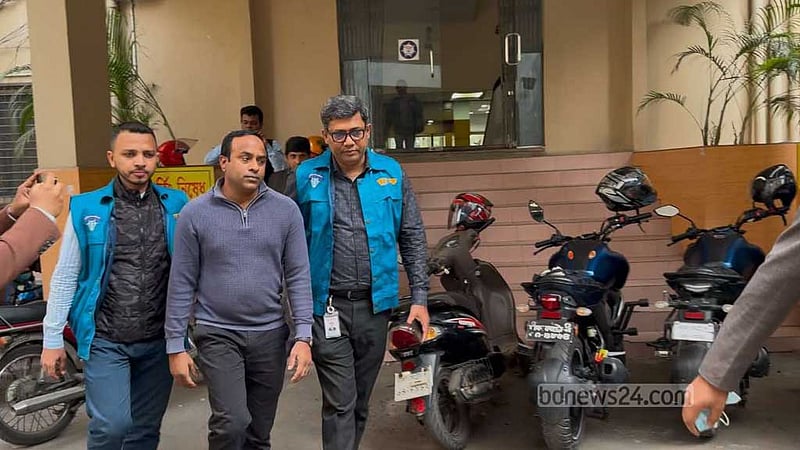 প্লট বরাদ্দে ‘অনিয়ম’: সচিবালয় থেকে গ্রেপ্তার আবাসন পরিদপ্তরের কর্মচারী