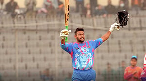 তাসকিনকে ‘সাবধানে খেলার পরিকল্পনায়’ উসমানের সেঞ্চুরি