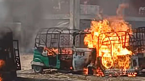 ভোলায় ফের পরিবহন শ্রমিকদের সংঘর্ষ, বাস চলাচল বন্ধ