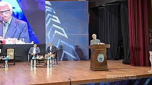 ৭ কলেজের অচলাবস্থা কাটবে কী করে, মাথায় আসছে না শিক্ষা উপদেষ্টার