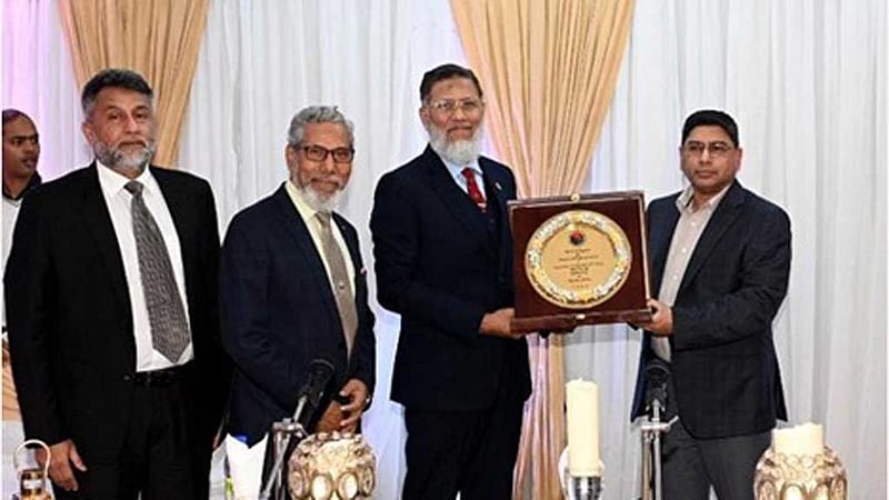 চাকুরিরত ও অবসরপ্রাপ্তদের সুযোগ-সুবিধার পার্থক্য কমিয়ে আনার আশ্বাস সেনাপ্রধানের