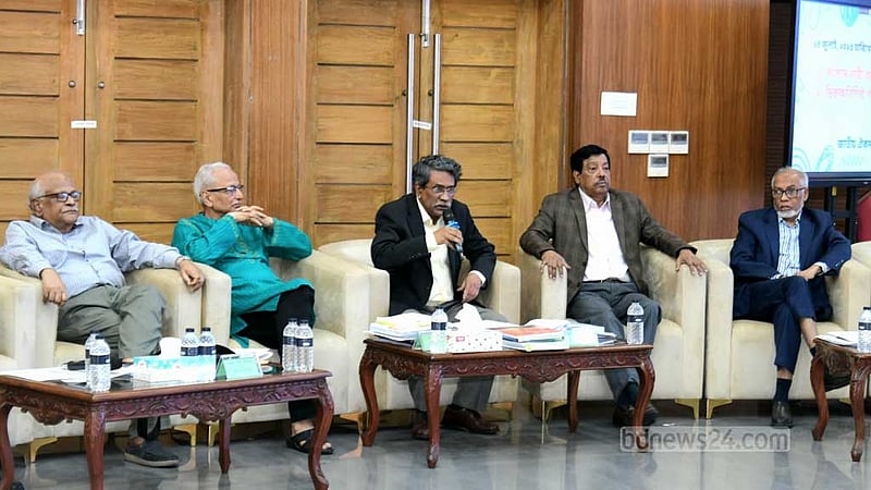 সাংবিধানিকভাবে সমতার মর্যাদায় নারীকে অধিষ্ঠিত করা প্রয়োজন: আলী রীয়াজ