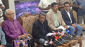 ‘তত্ত্বাবধায়কের’ প্রধান ও সংসদে নারী প্রতিনিধিত্ব কীভাবে? মতবিরোধ দলগুলোর
