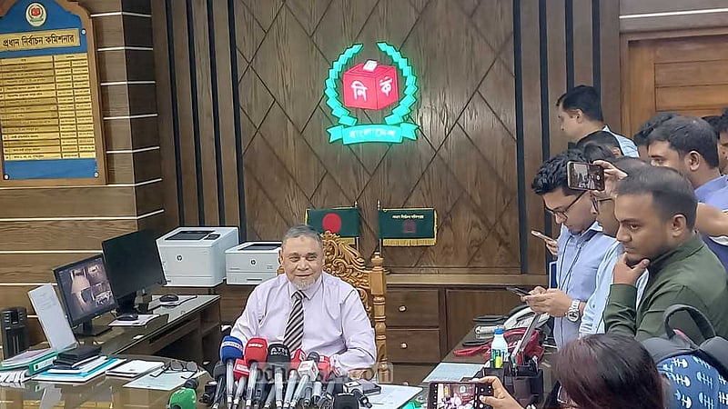 জোর করে নয়, উড়ে এসেও জুড়ে বসিনি: সিইসি