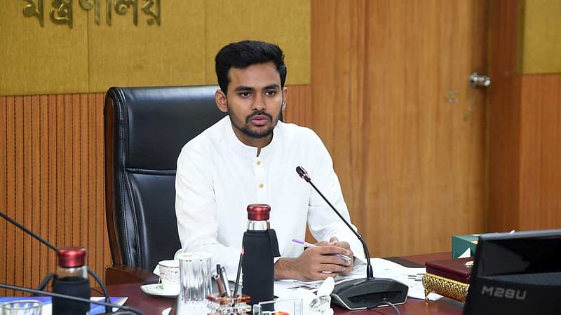 কাদের জন্য নৌকা রেখে দিলেন? ইসিকে উপদেষ্টা আসিফ মাহমুদের প্রশ্ন